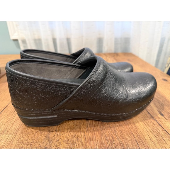 Dansko XP Black Embossed Floral Leather Clogs Work Comfort Shoes Women 42/11.5 - Picture 4 of 9